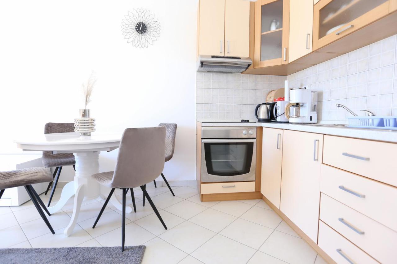 Apartmani Guto Podstrana Exterior photo