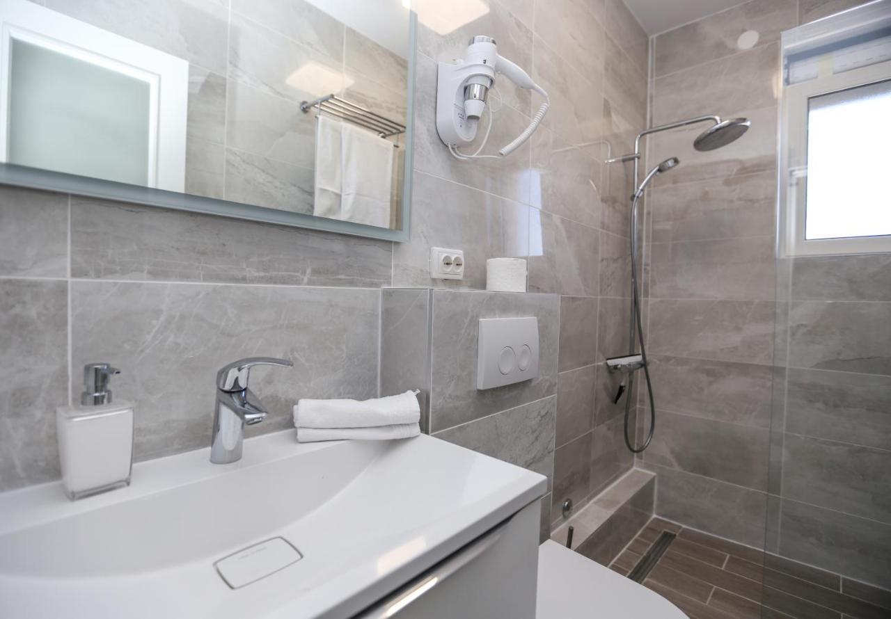 Apartmani Guto Podstrana Exterior photo